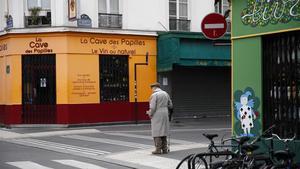 zentauroepp52822798 an elderly man looks around in an empty street in paris  tue200317155524