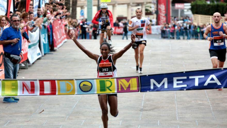 Más de 3.000 corredores en el Medio Maratón de Benidorm