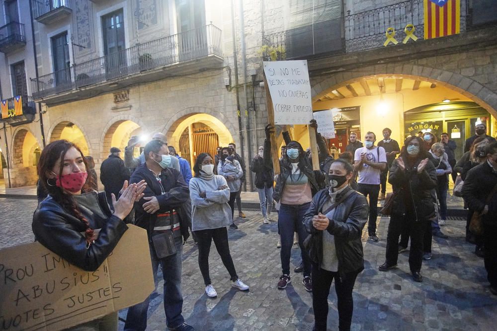 Restauradors i autònoms gironins protesten a la plaça del Vi