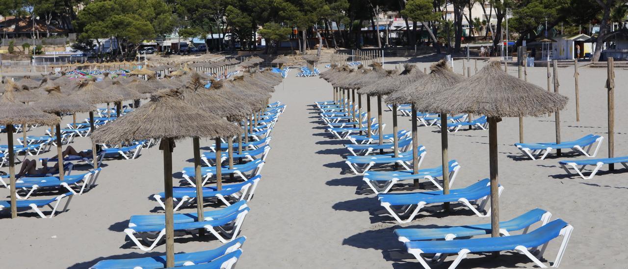 Playas Mallorca | Esto es lo que cuestan las sombrillas y tumbonas en las  playas de Mallorca