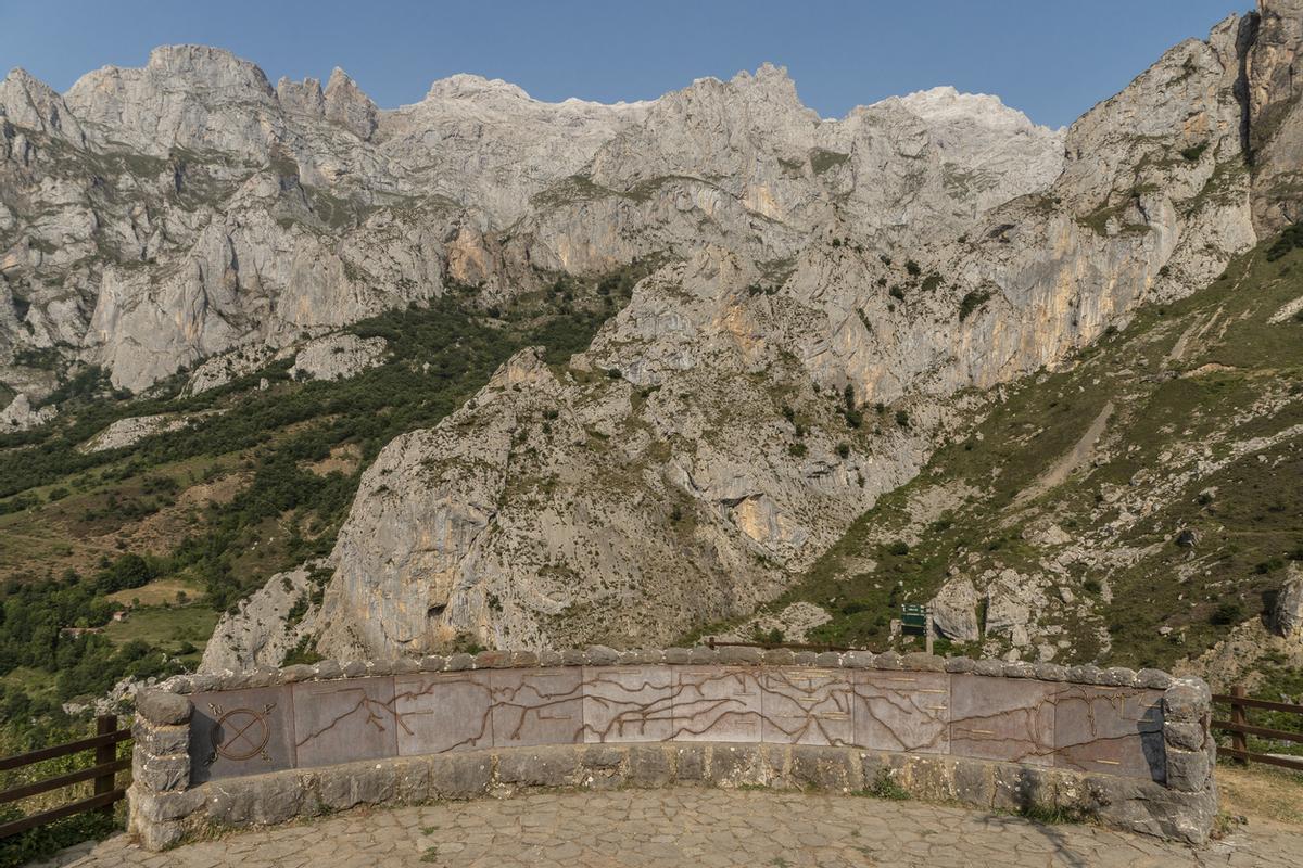 Mirador de Tombo en el valle de Valdeón del Parque Nacional de los Picos de Europa.