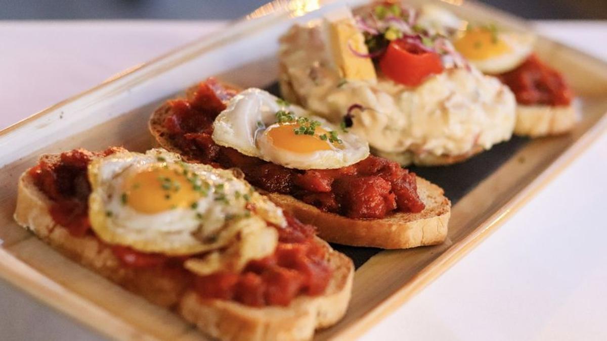 Una tosta con sobrasada y huevo infalible.