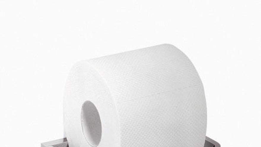 Soporte para el rollo higiénico de reserva. Este miembro de la familia Lulú para sostener rollos de papel higiénico se quedó fuera de la lista de la compra de Matas.