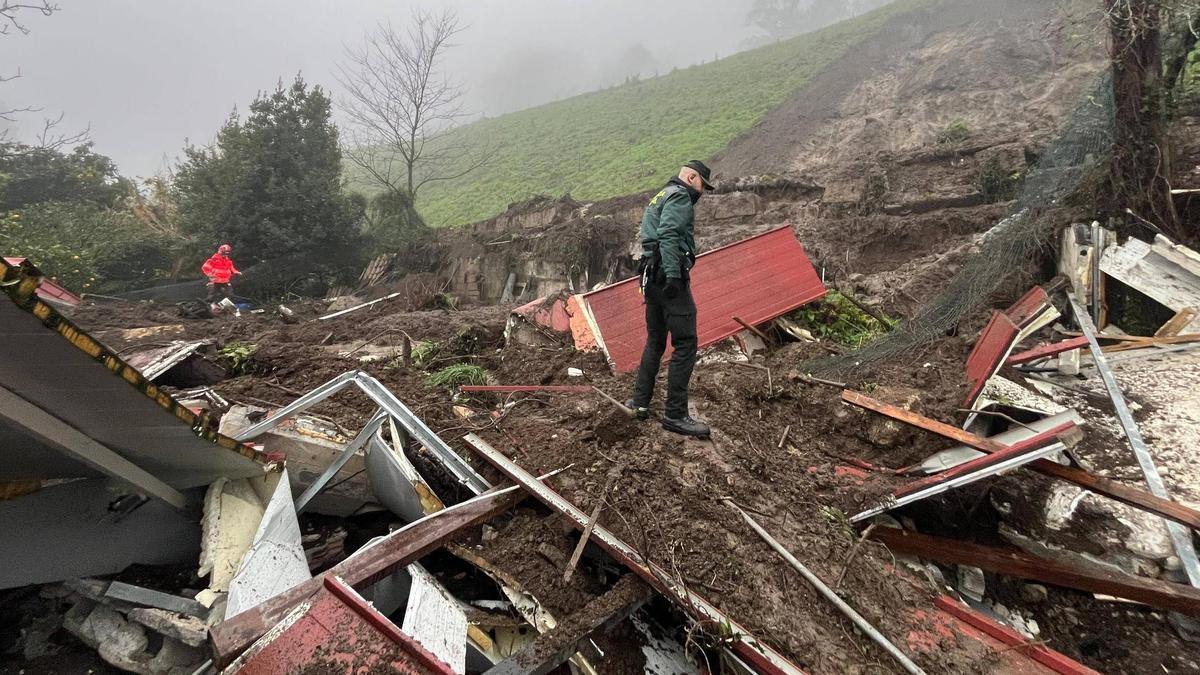 Derrumbe de una vivienda en Moaña por las persistentes lluvias.