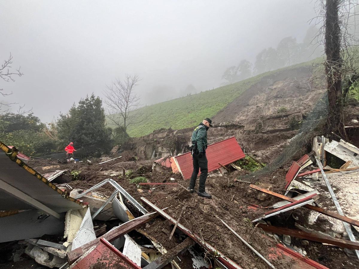 Derrumbe de una vivienda en Moaña por las persistentes lluvias.