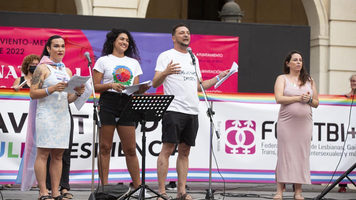 Lectura del manifiesto del Orgullo 2022 de Alicante