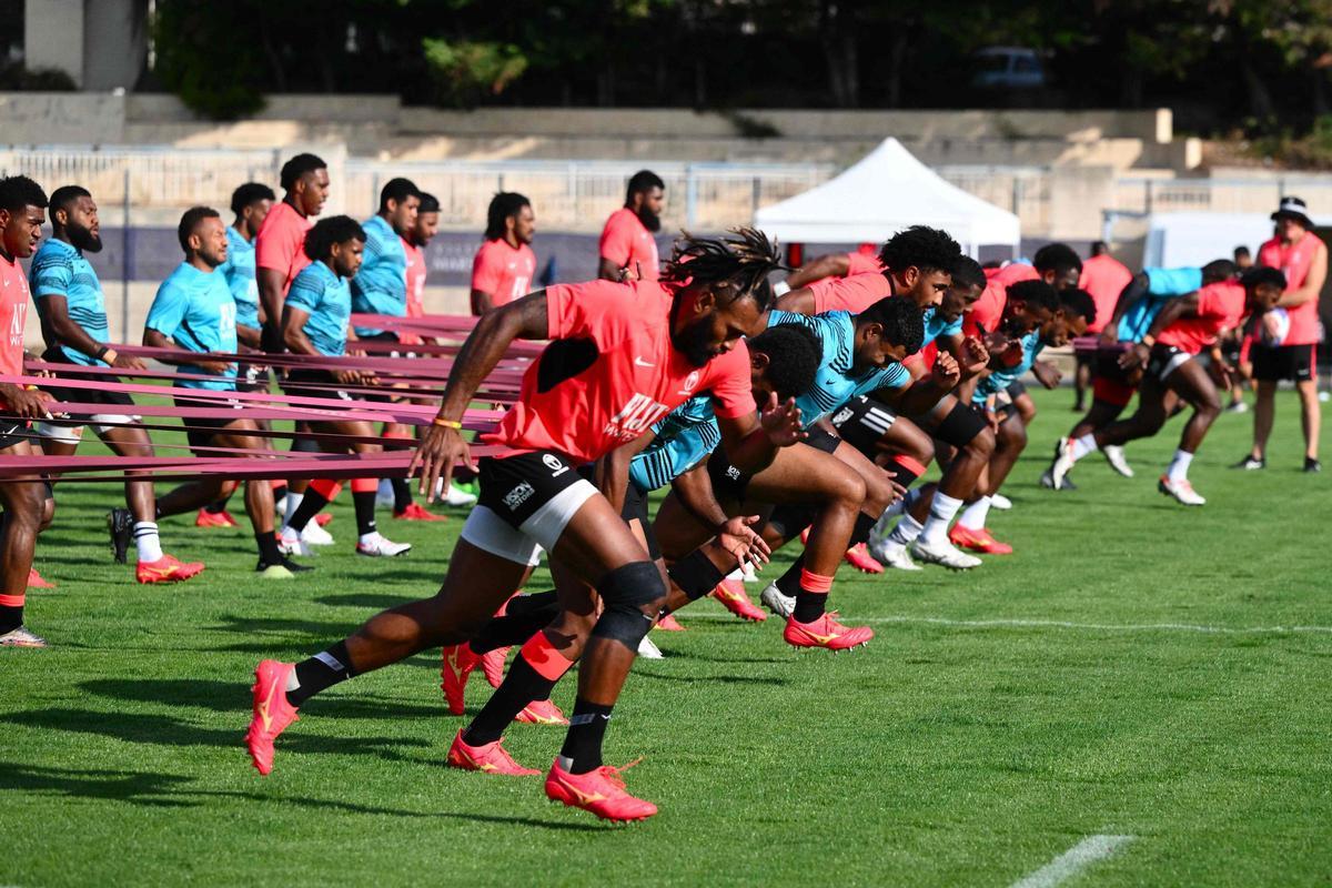 Los jugadores de Fiyi se ejercitan en un entreno del Mundial de rugby