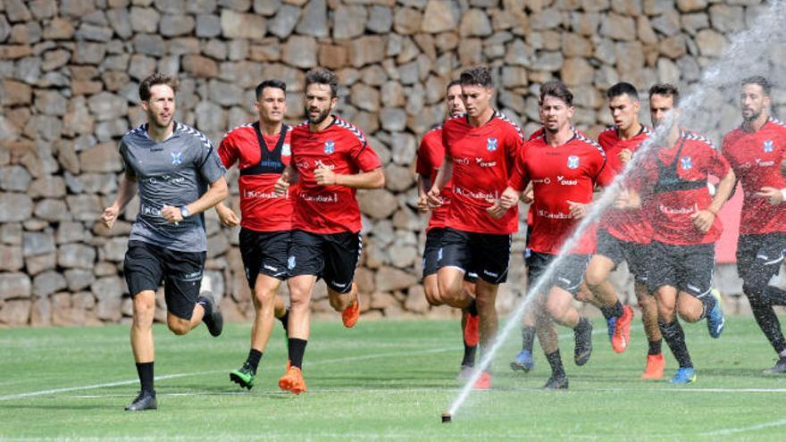 Aitor Sanz, encabezando un grupo en un ejercicio físico realizado en El Mundialito en la presente pretemporada.