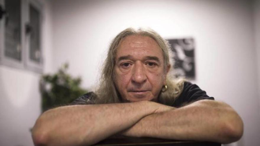 Rosendo Mercado, al servicio del rock and roll a sus 62 años.