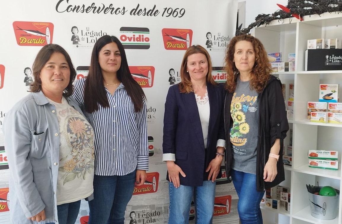Firma del acuerdo de colaboración con la conservera Dardo.
