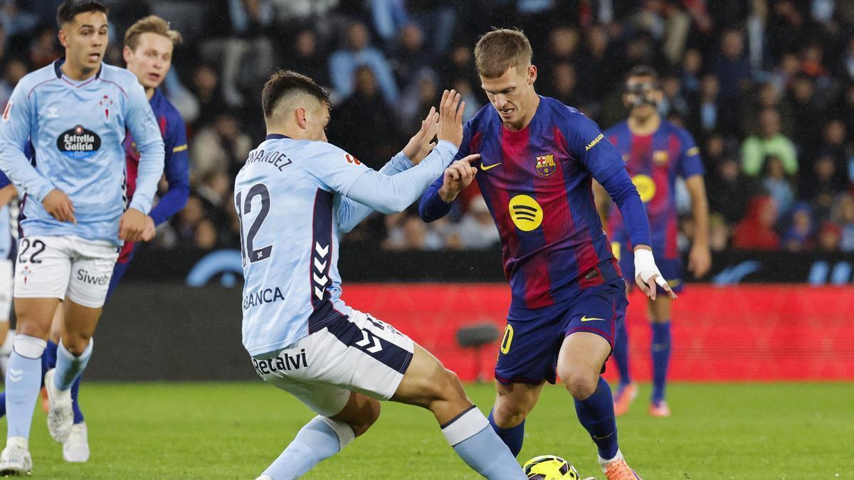 Olmo trata de de regatear a un defensor del Celta.