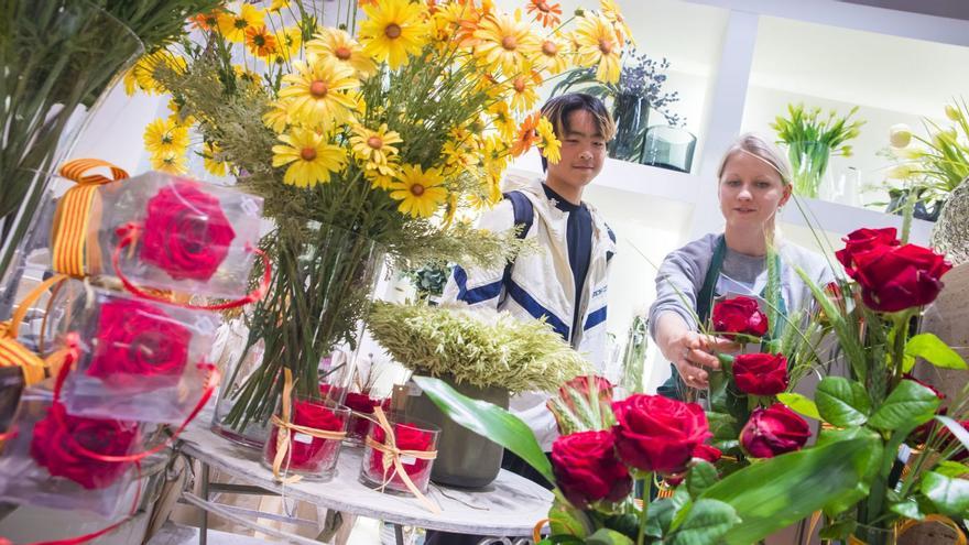 Els floristes catalans esperen vendre sis milions de flors i mantenir preus