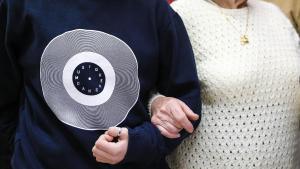 Viure gratis a Barcelona a canvi de companyia: així funciona aquest programa entre persones grans i estudiants