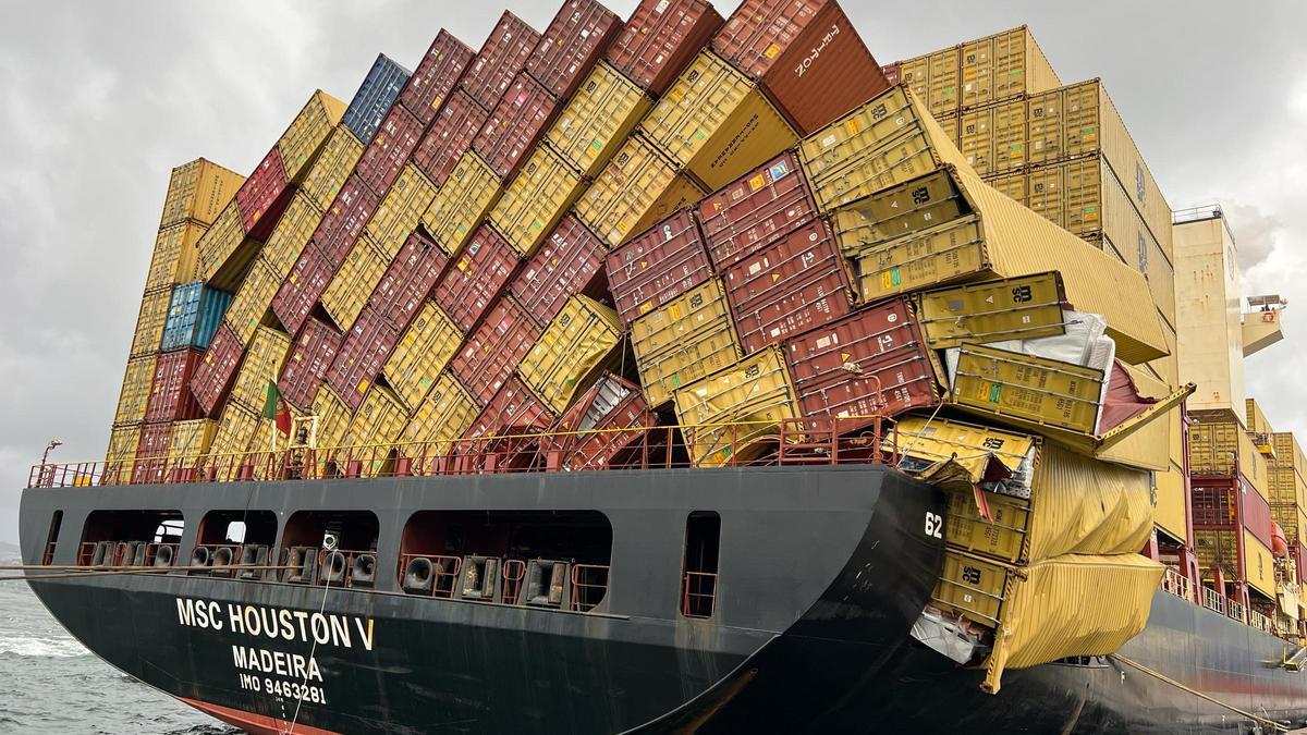 Un portacontenedores se refugia en Vigo al moverse su carga por la borrasca Martinho