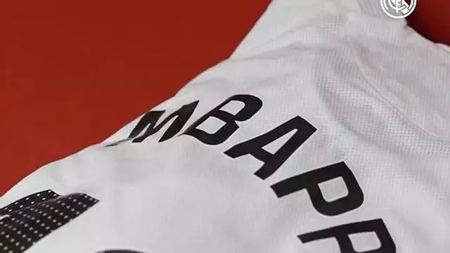 El vestuario del Real Madrid ya preparado para el duelo en Mallorca