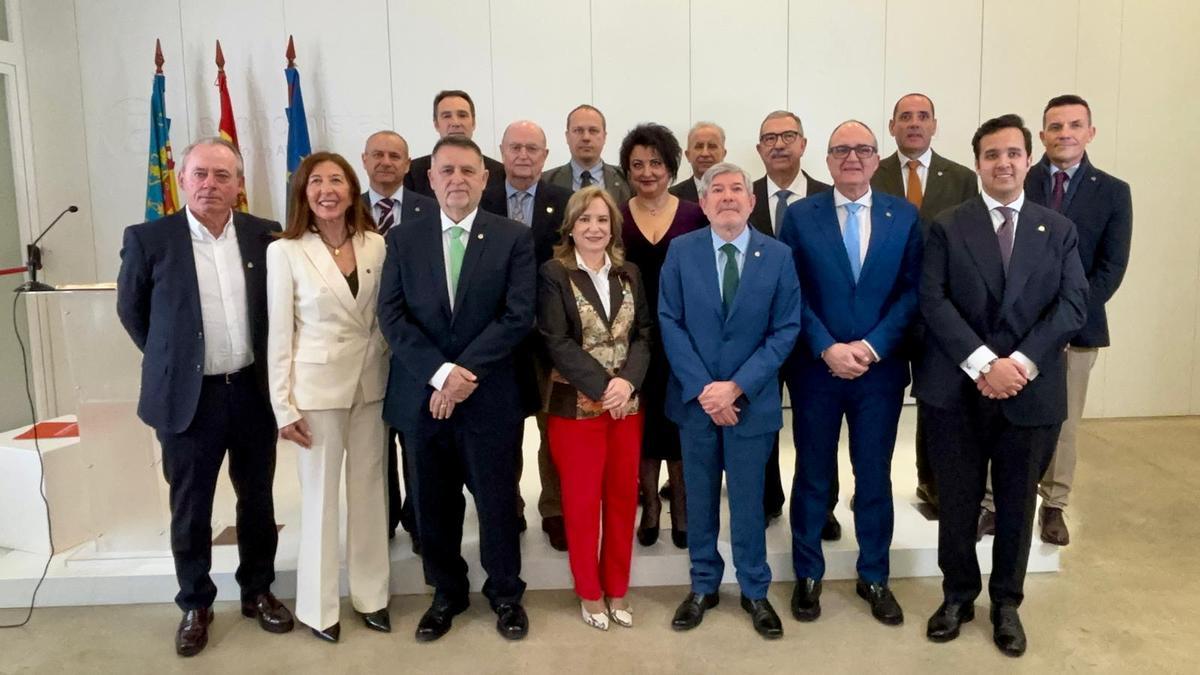 La renovación de la Junta se formalizó en un acto institucional celebrado ante colegiados y representantes del ámbito económico e institucional de la provincia.