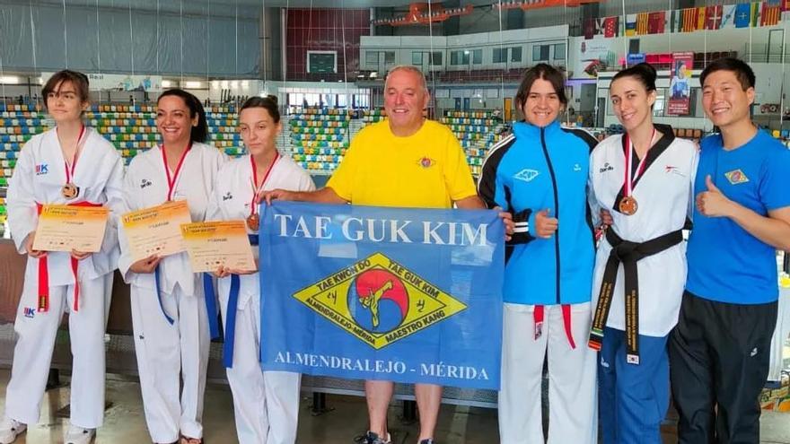 Los taekwondistas extremeños suman 19 medallas en Ciudad Real