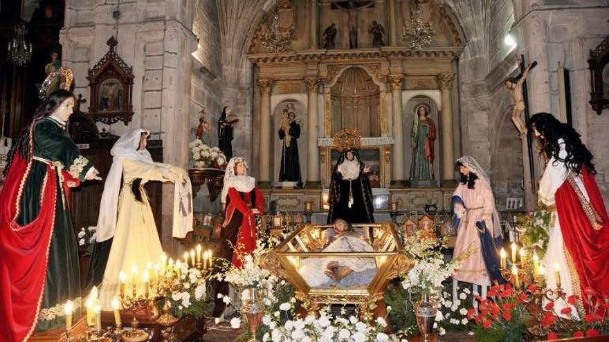 Imágenes de la Semana Santa en el templo parroquial. // G.Núñez