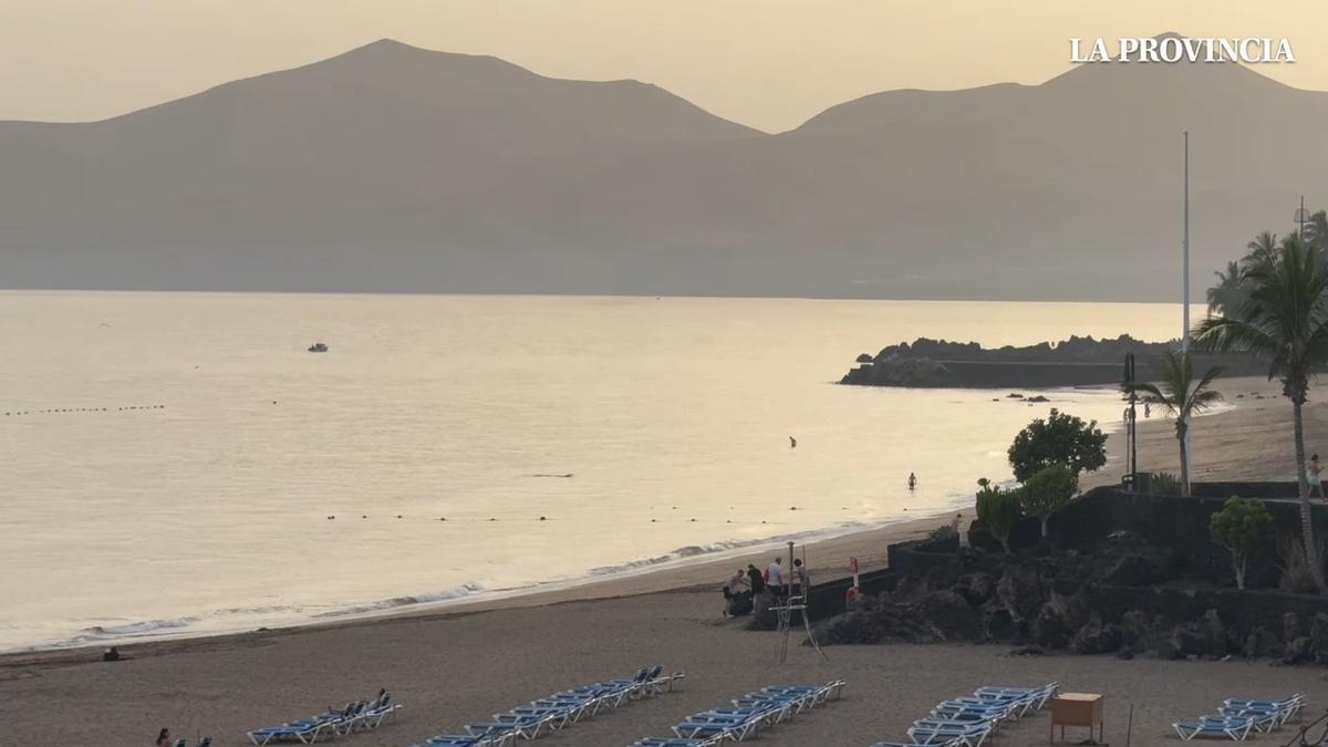Puerto del Carmen en una día con calima en Lanzarote