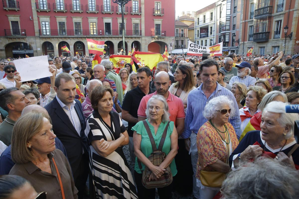 En imágenes: así fue la masiva manifestación en Gijón de apoyo a Ceuta en la plaza Mayor