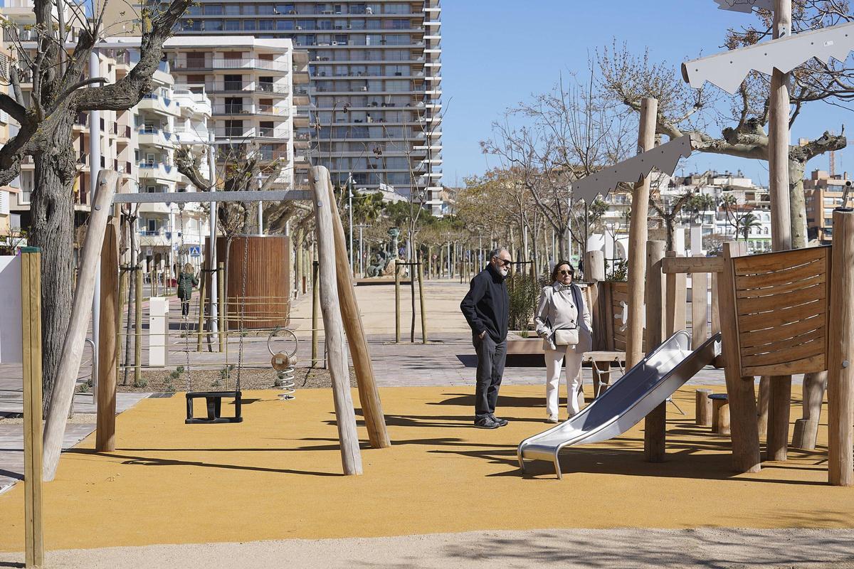 Palamós estrena el nou passeig del Mar: setze mesos d’obres i una inversió de 6,6 milions Palamós estrena el nou passeig del Mar: setze mesos d’obres i una inversió de 6,6 milions