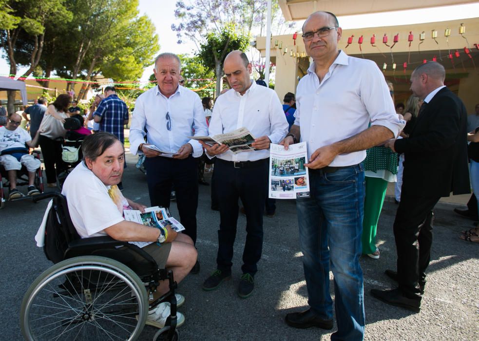 La Asociación de Paralíticos Cerebrales celebró su particular fiesta con su foguera 'En un lugar del cortijo'