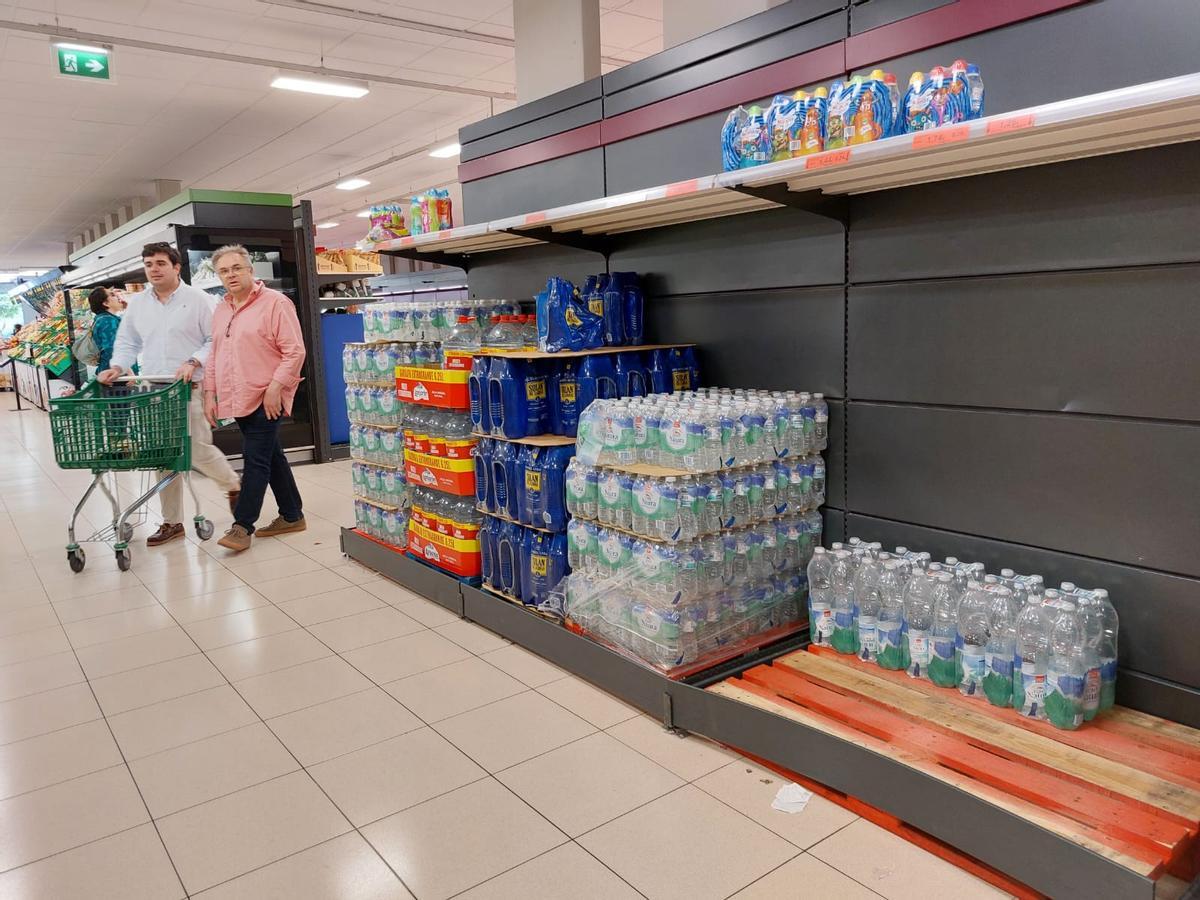 Agua, entre los productos más demandados.