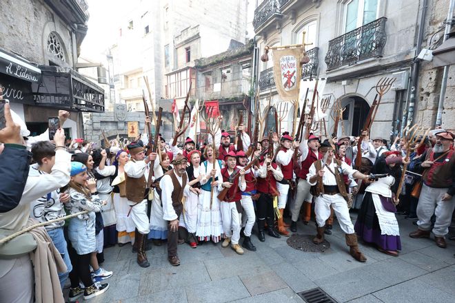 Los vigueses festejan su domingo más disfrutón: Reconquista, sol y mucho choripán