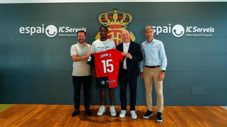 El Mallorca oficializa el fichaje de John Chetauya