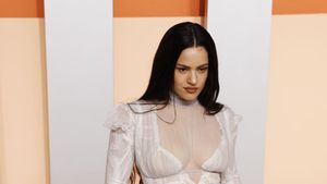 BEVERLY HILLS (United States), 03/03/2025.- Rosalia attends the 2025 Vanity Fair Oscar Party, an annual event held in conjunction with the Academy Awards ceremony, at the Wallis Annenberg Center for the Performing Arts in Beverly Hills, California, USA, 02 March 2025. EFE/EPA/JILL CONNELLY