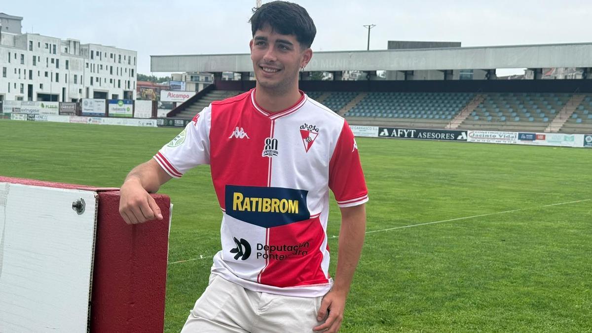 El Arosa apuesta por el talento ofensivo de Álex Coira
