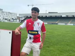 El Arosa apuesta por el talento ofensivo de Álex Coira