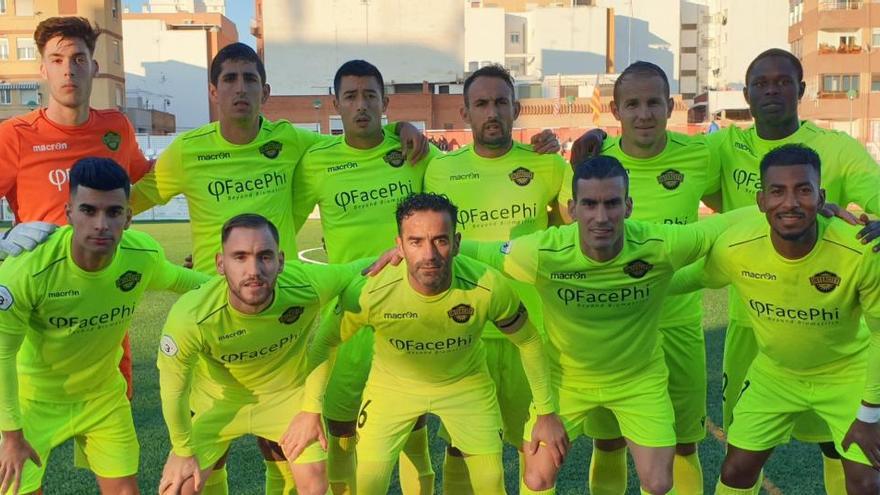 Una de las últimas alineaciones del Intercity Sant Joan, en febrero, semanas antes del parón del fútbol.