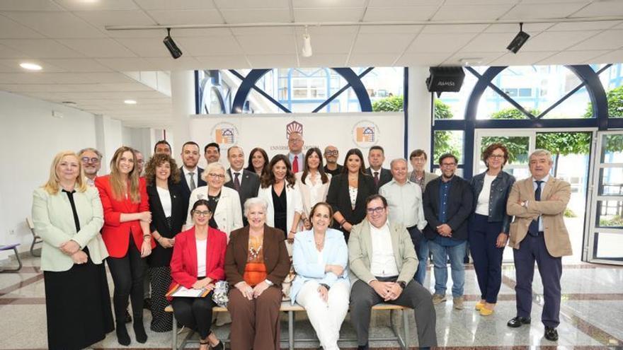 La Facultad de Ciencias del Trabajo celebra el día de su patrón realizando diversos homenajes