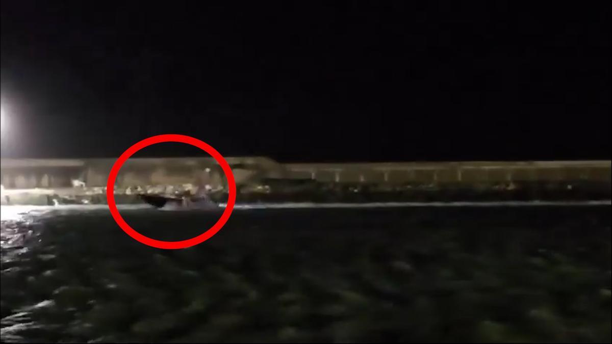 Este es el momento en el que una narcolancha arrolla en Barbate a una embarcación de la Guardia Civil y mata a dos agentes.