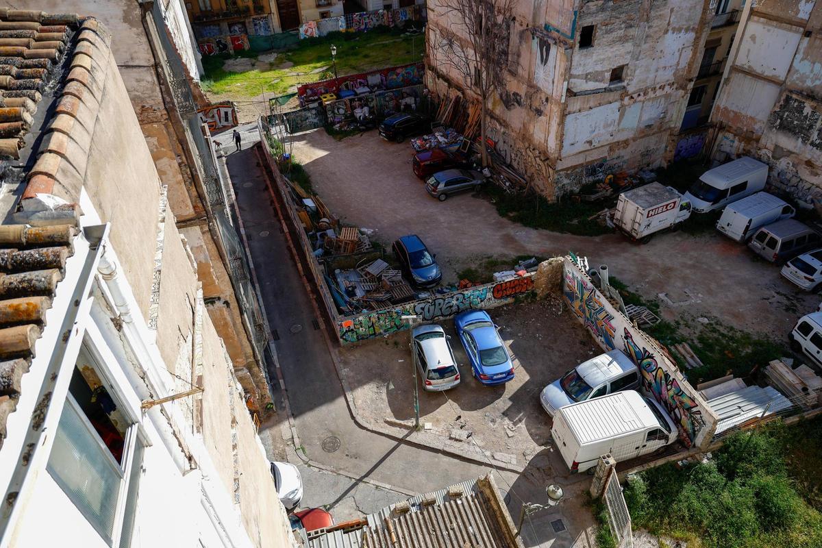 Los vecinos bromean diciendo que son el Gruyère de la ciudad por los solares que salpican la zona