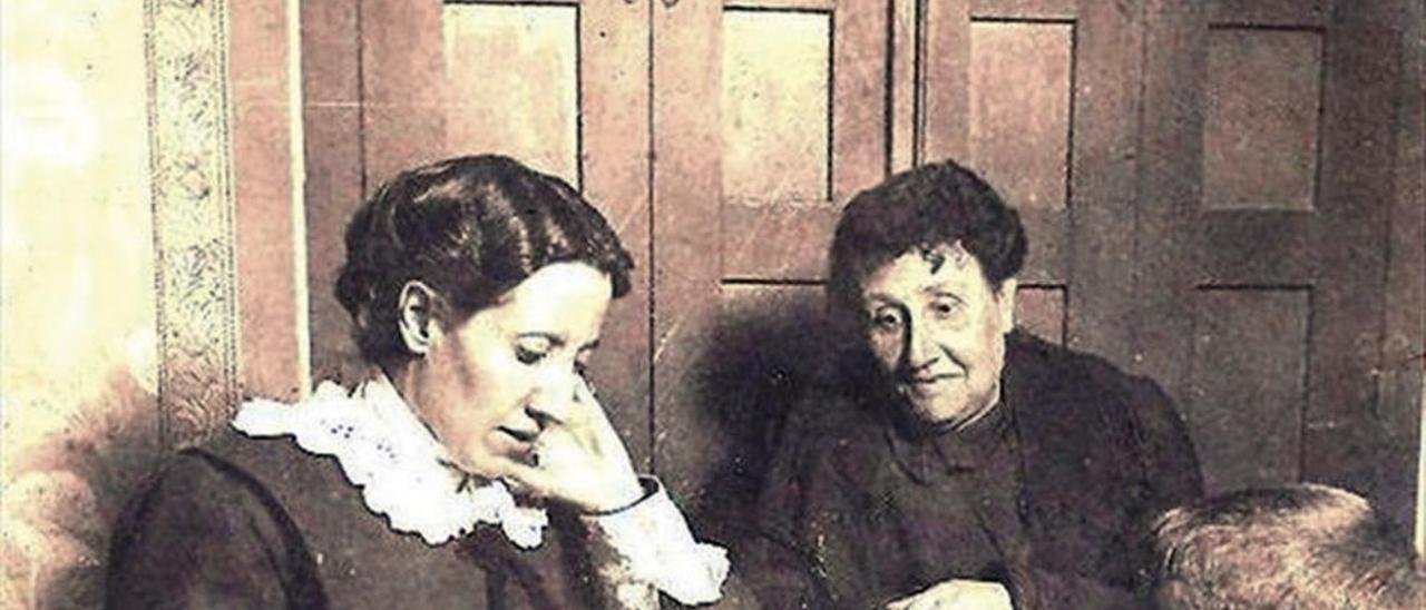 Matilde Ras (izquierda) y Elena Fortún, dos escritoras adelantadas de su tiempo.