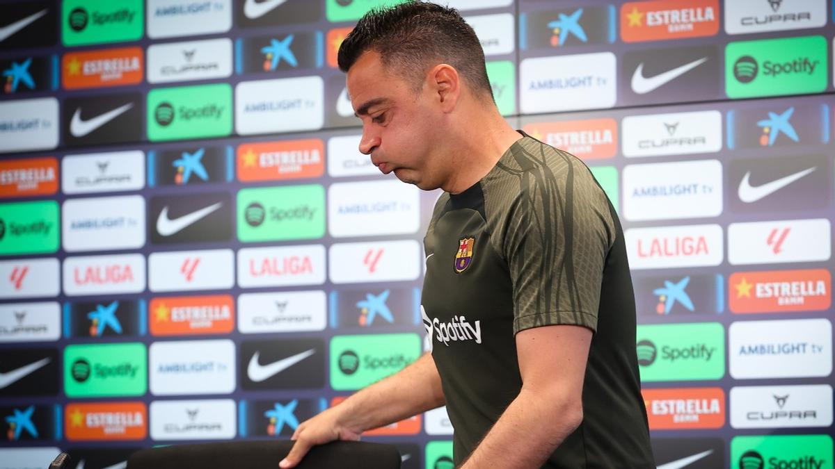 Xavi resopla al empezar la rueda de prensade este domingo.