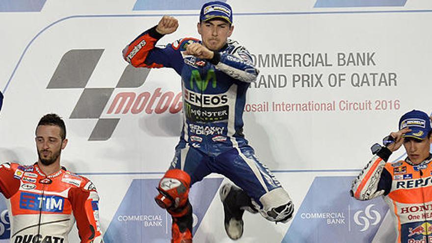 Jorge Lorenzo celebra su victoria en Qatar.