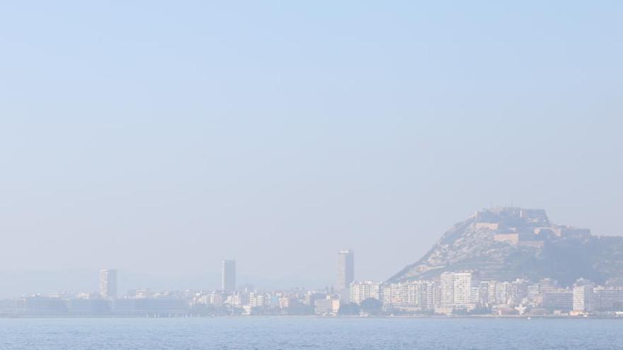 Bancos de niebla matinales y nubes bajas en la provincia en el segundo día de 2020