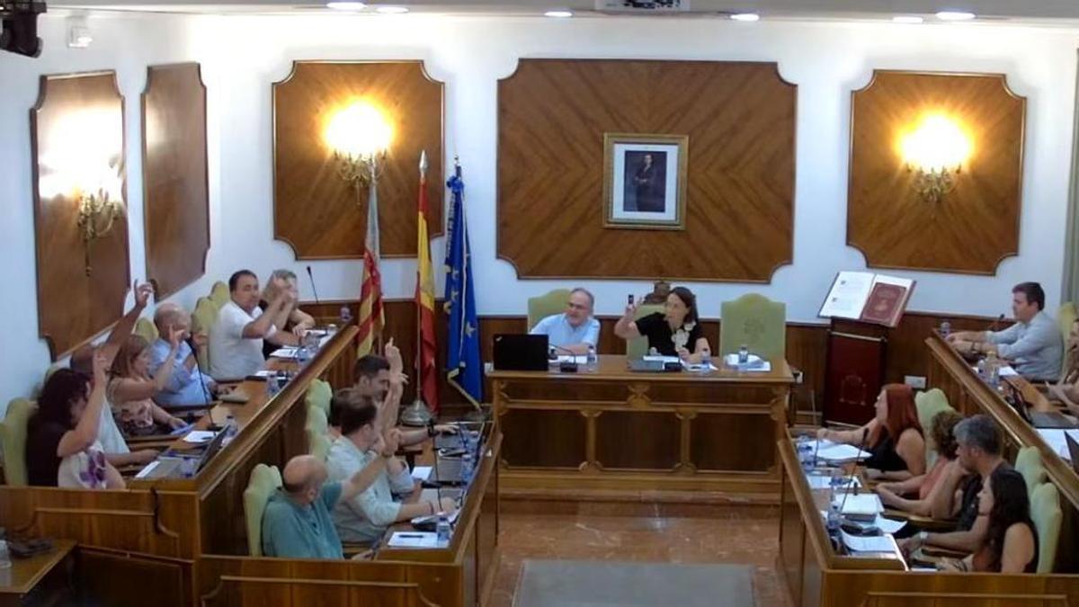 Momento de la votación en contra de crear la comisión.