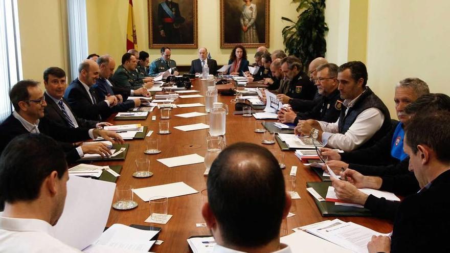 Reunión para tratar la seguridad del partido internacional de fútbol del dìa 24 celebrada ayer en la sede de la Delegación del Gobierno, en Oviedo.