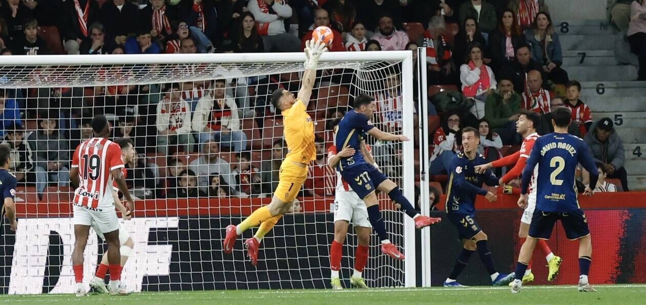 EN IMÁGENES: El Sporting - Tenerife disputado en El Molinón