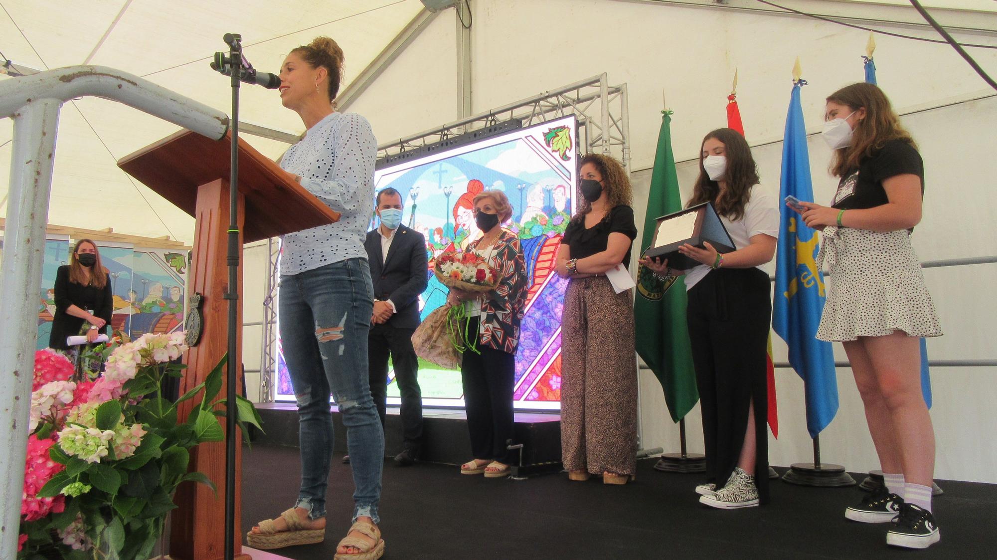 Emocionante homenaje a Laura Barranco e Isabel Valiente, en Cangas de Onís