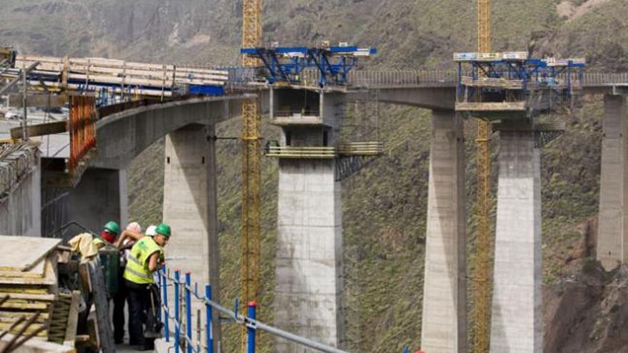 Imagen del nuevo viaducto de la autovía del norte de Gran Canaria. i LP/DLP