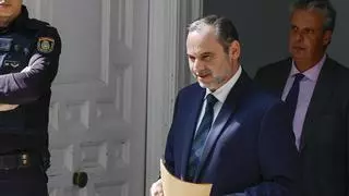 Ábalos publica sus notas en Derecho