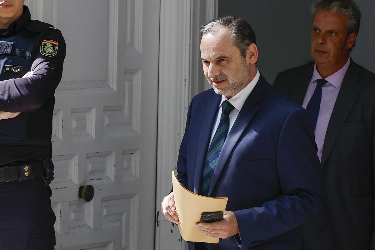 El exministro José Luis Ábalos, en una imagen de archivo. EFE/J.J. Guillén. NO VENTAS ZONA EPA