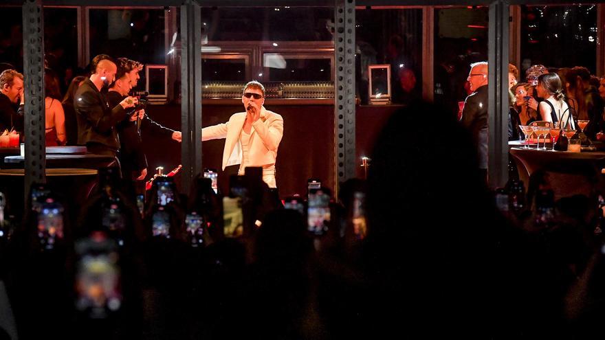 Quevedo presenta su nuevo tema, 'Duro', en la Plaza de Santa Ana
