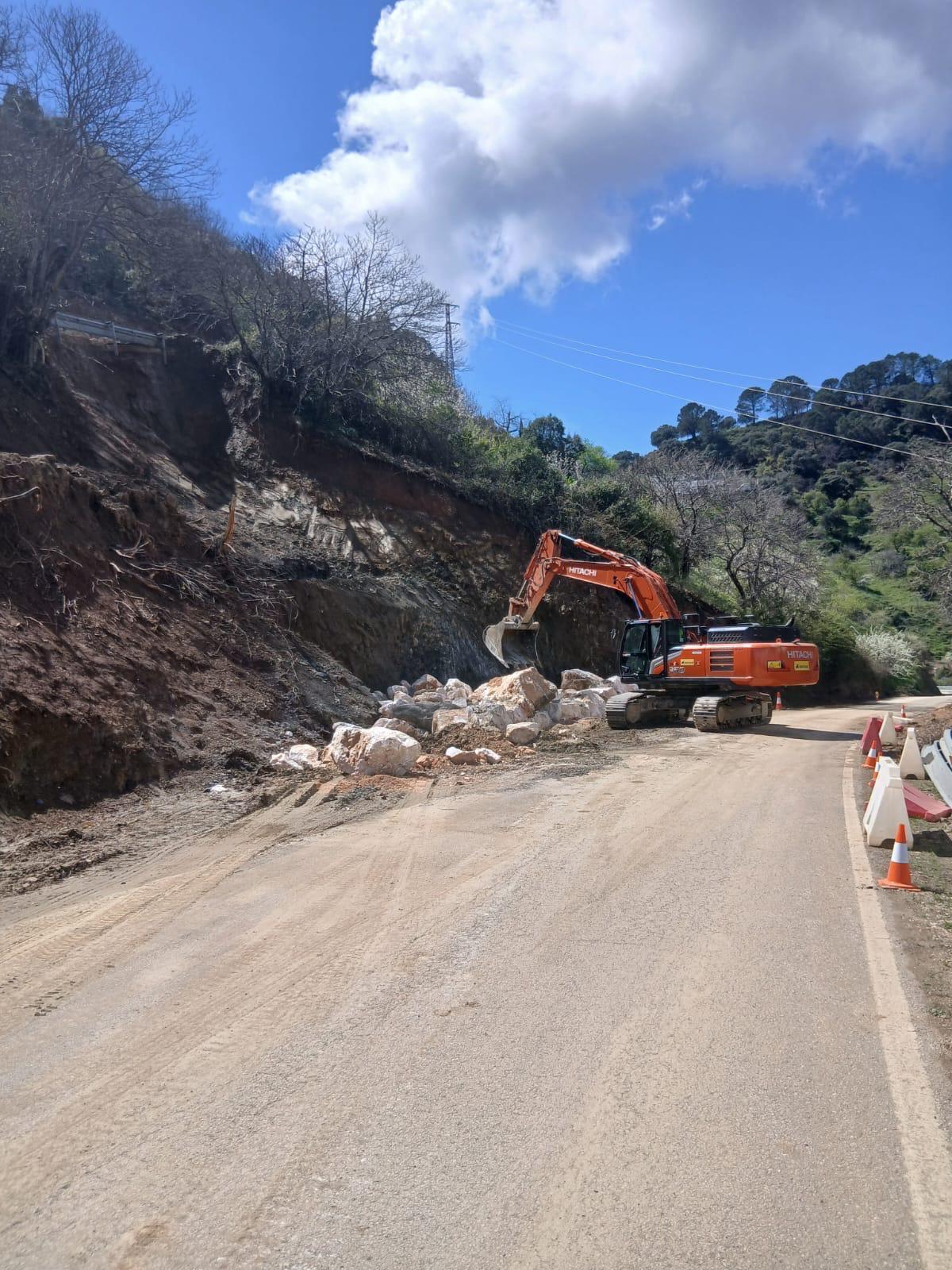 Obras de emergencia en la carretera MA-8306