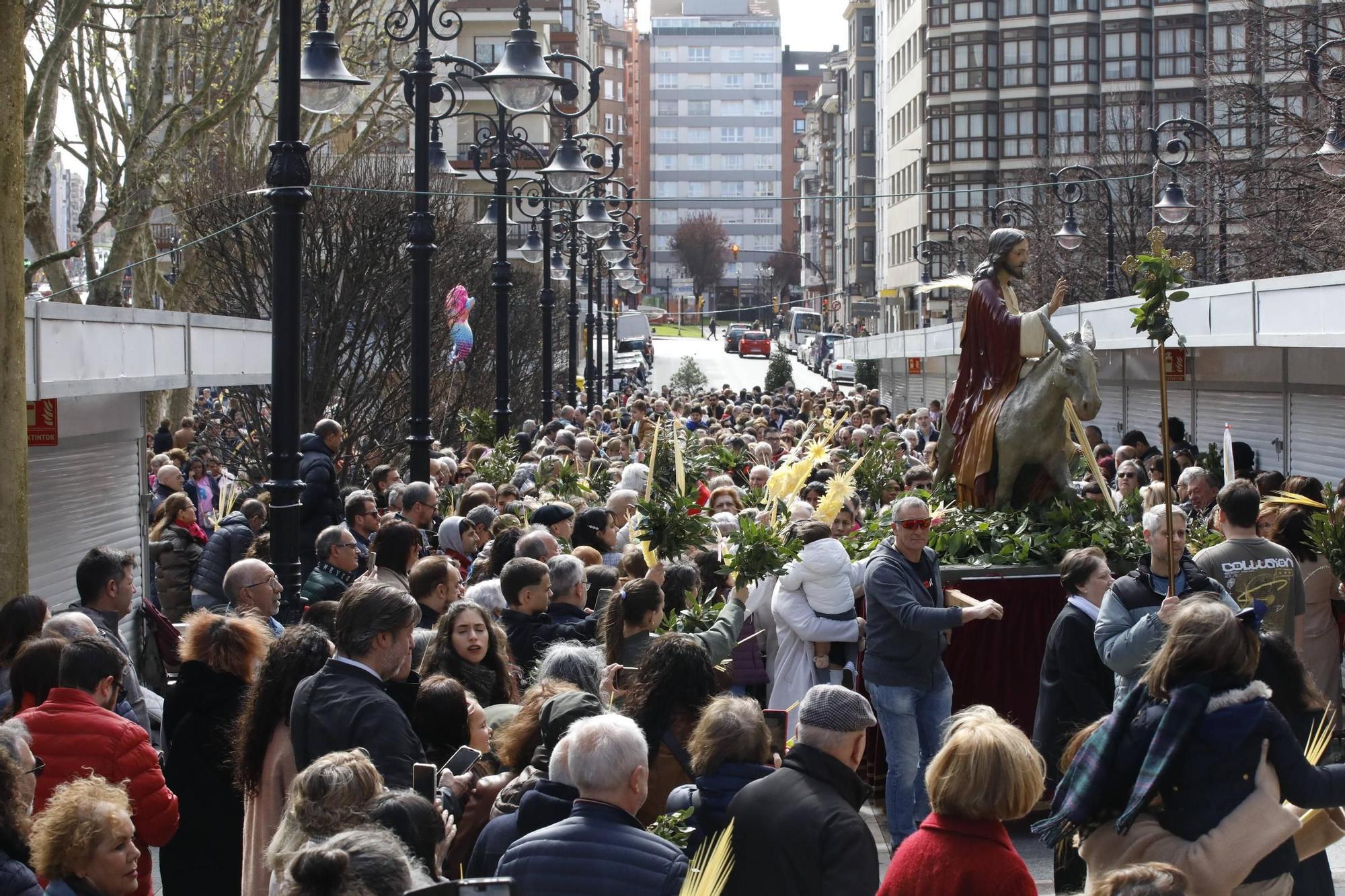 EN IMÁGENES: Gijón procesiona para celebrar el Domingo de Ramos